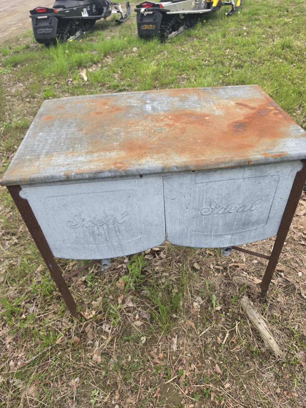 Vintage Ideal Galvanized Double Wash Tub with Stand - Gray and Rust